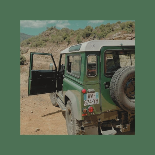 A classic Land Rover Defender parked in the Mediterranean landscape near Il Polpo Nero, perfect for exploring the rugged beauty of South Sardinia’s coastline and nature trails.